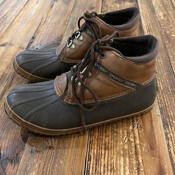 Boys Sperry boots, size 5. - Picture 4 of 6